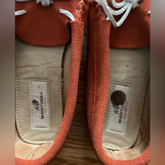 [US10] Manitobah Mukluks Kayak Moccasin Women's Orange Moccasins - Picture 4 of 10